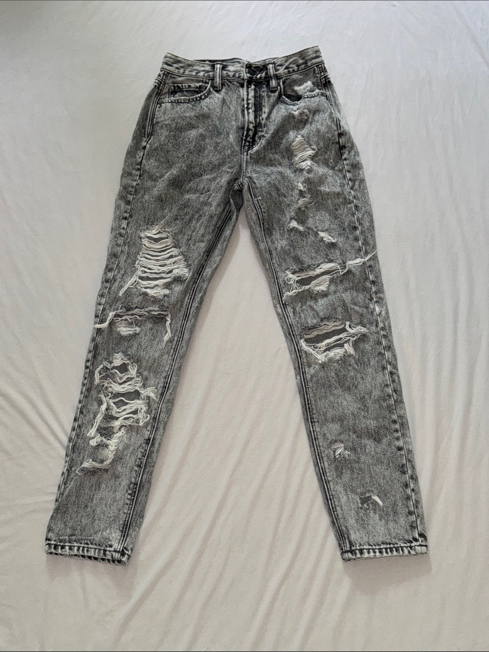 NWOT AEO Grey Acid Wash Distressed High-Waist Jeans